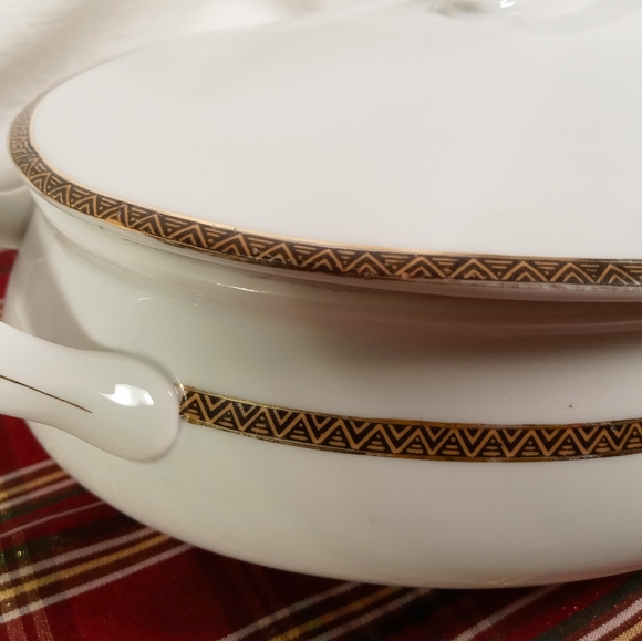 Vintage TK Thun Czechoslovakia Oval Covered Vegetable Dish - Pattern Gold Black - Picture 2 of 12